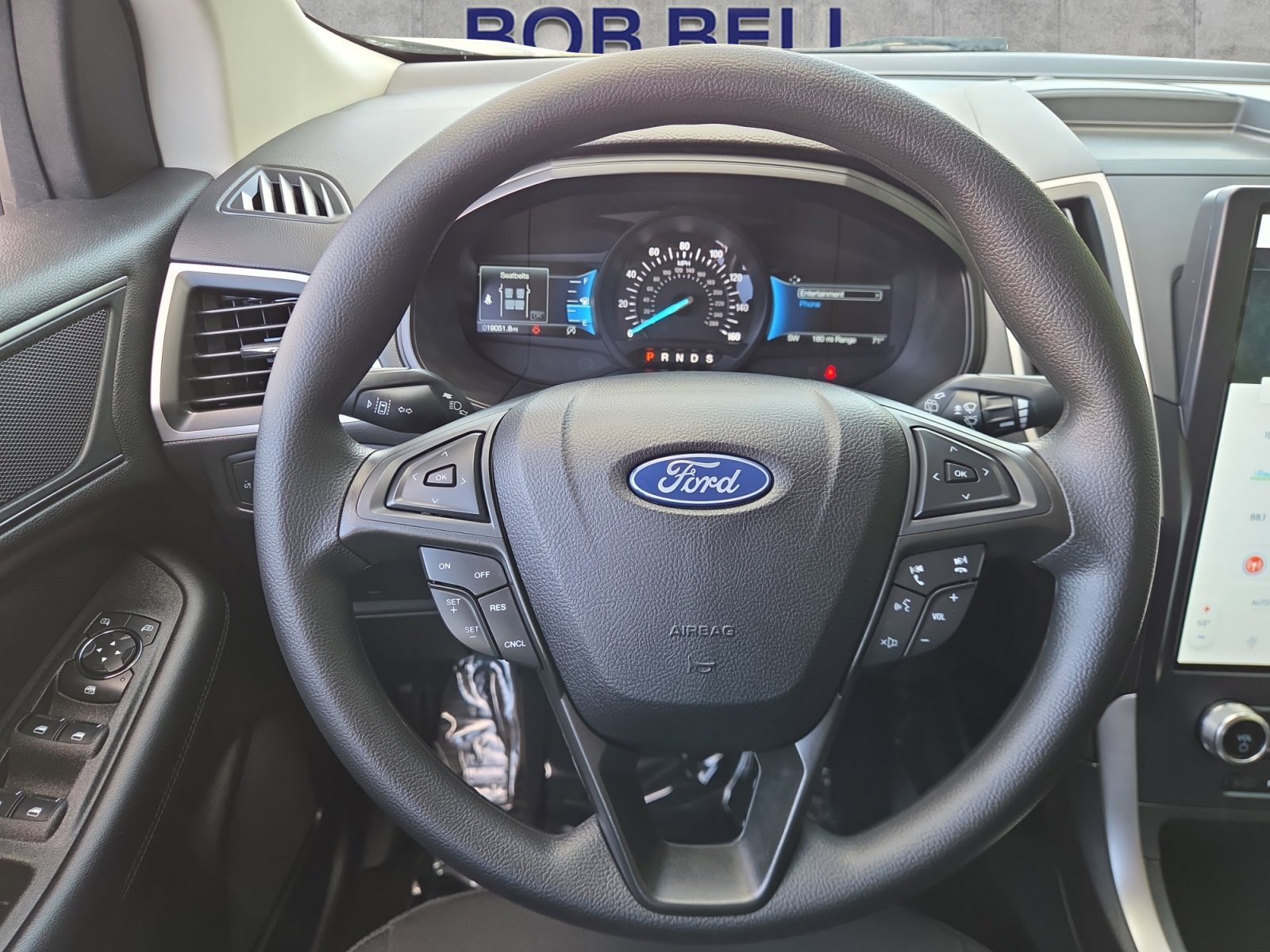 Used 2022 Oxford White Ford SE image 12