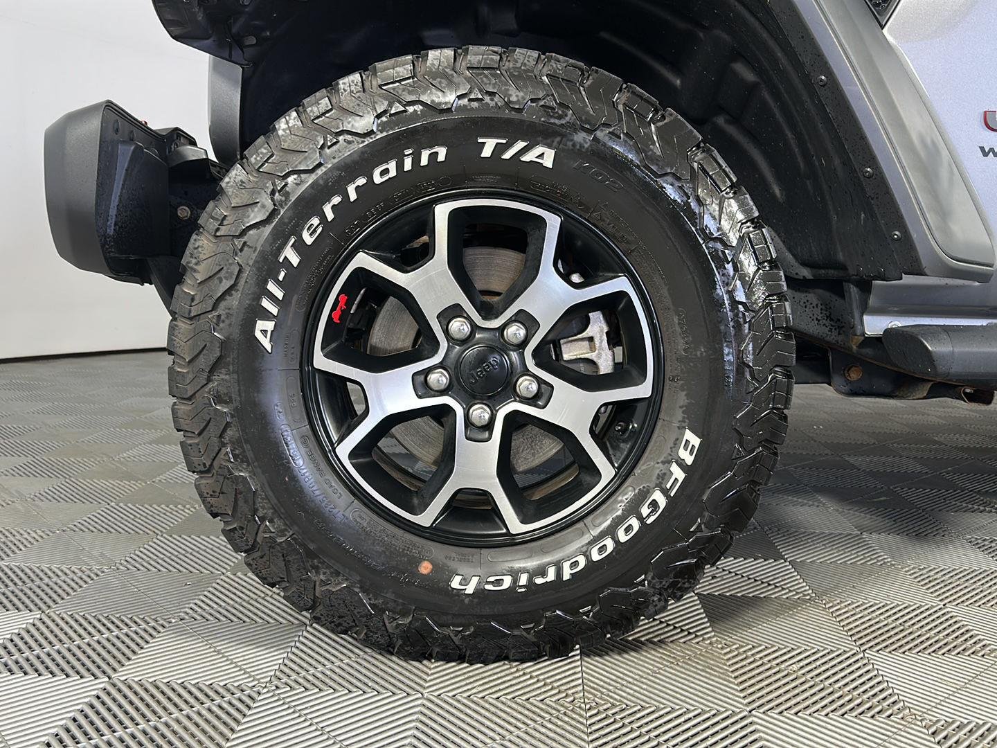 Used 2021 Billet Silver Metallic Clearcoat Jeep Rubicon image 9