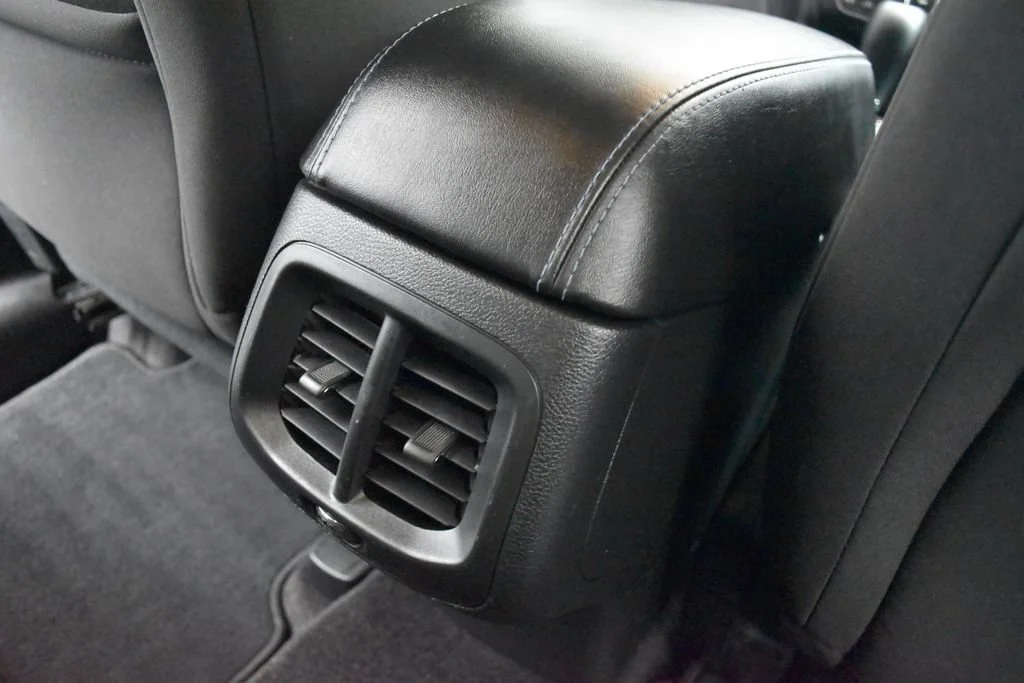 Used 2019 Black Jeep Latitude image 22