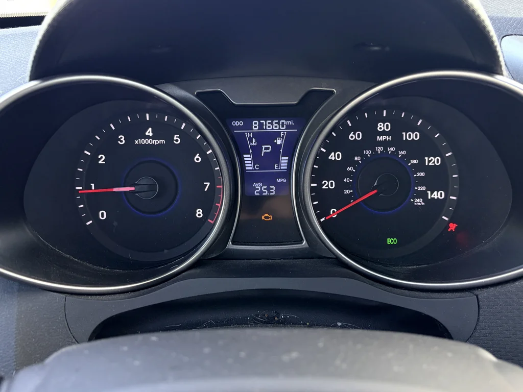 Used 2013 26.2 Yellow Hyundai w/Black Int image 14