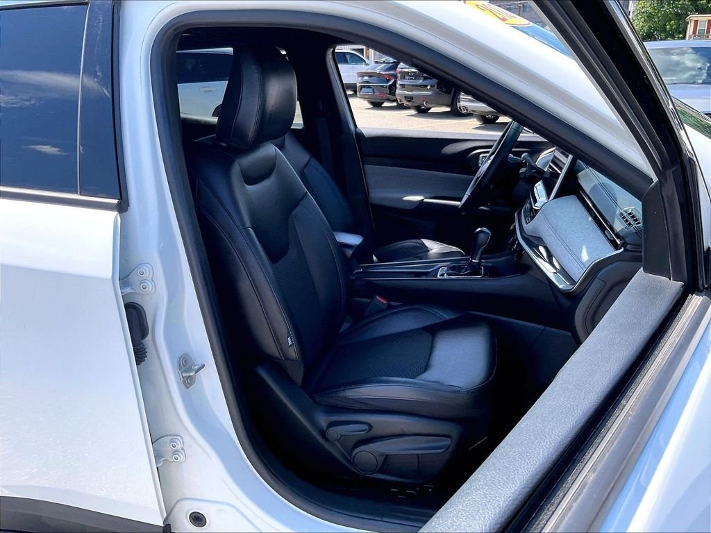 Used 2024 White Jeep Latitude image 11
