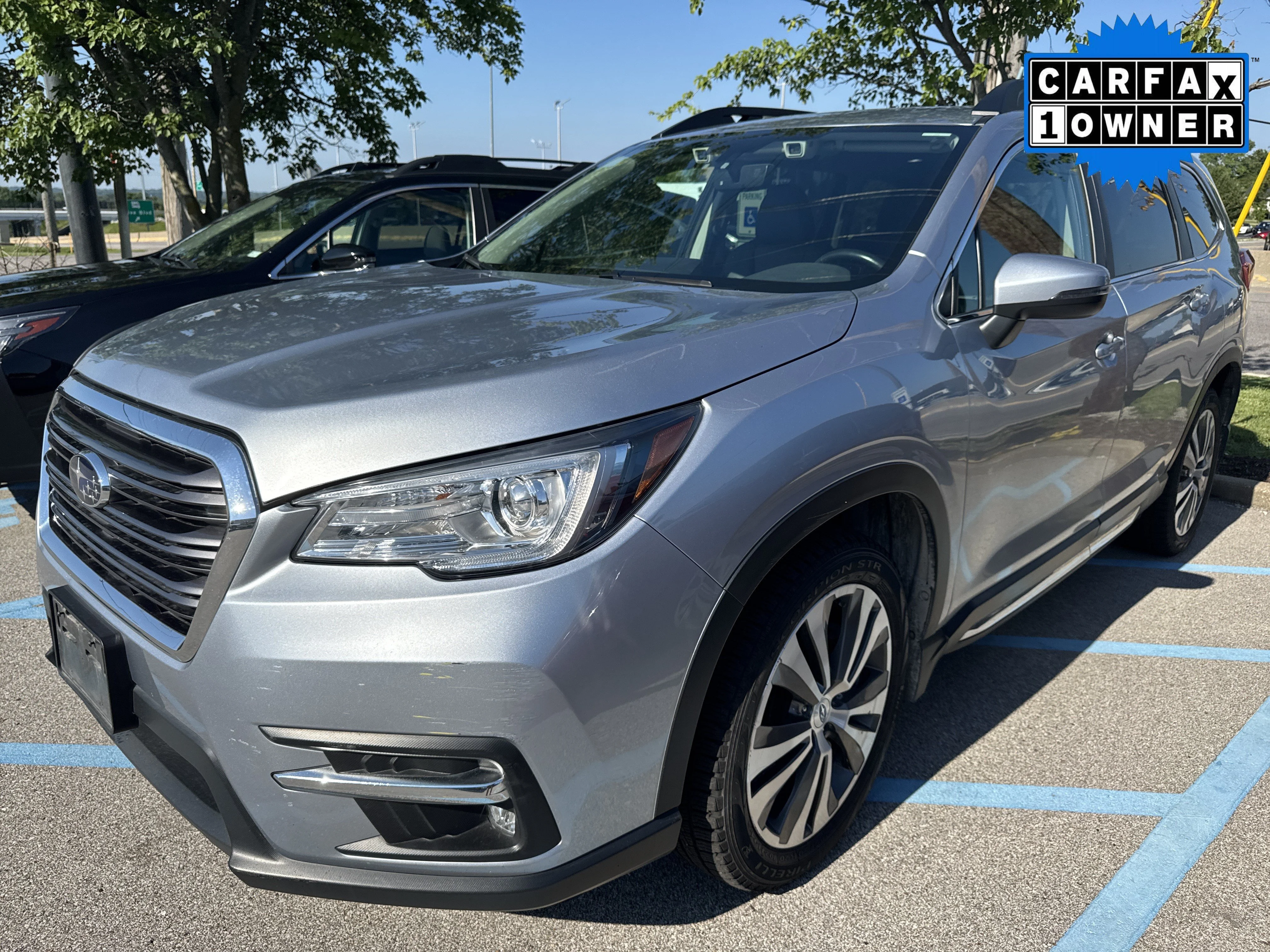 Used 2019 Ice Silver Metallic Subaru Limited image 2