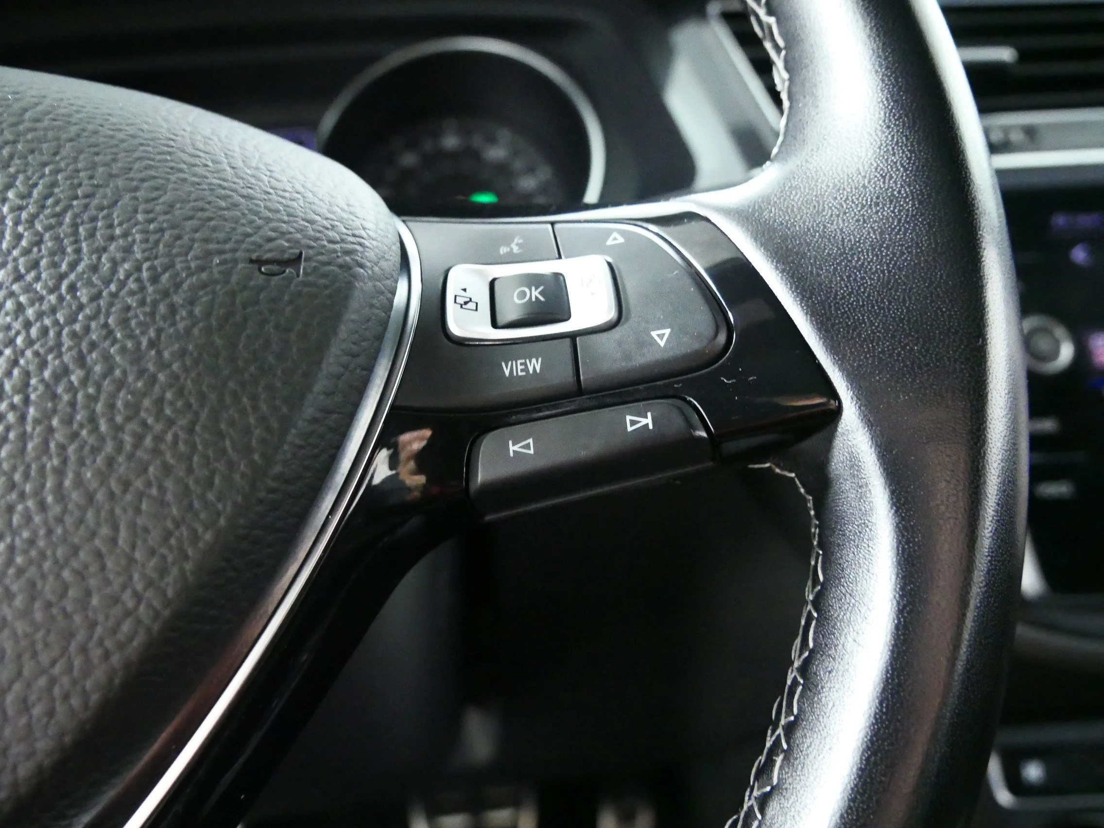 Used 2021 Pure White Volkswagen SE R-Line Black image 28