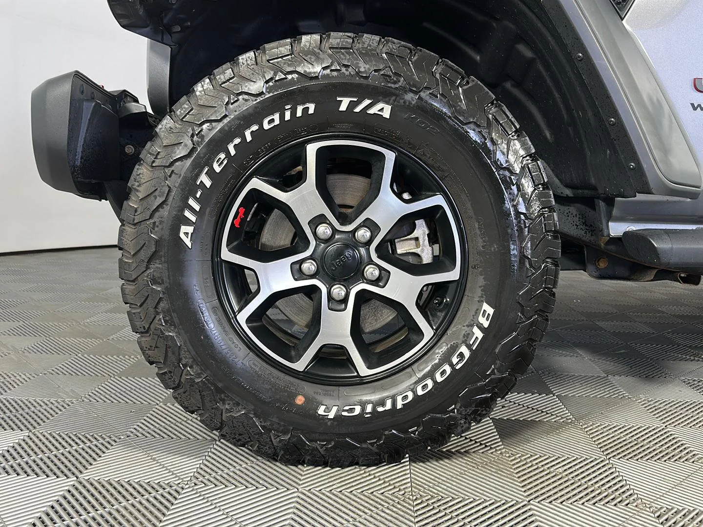 Used 2021 Billet Silver Metallic Clearcoat Jeep Rubicon image 9