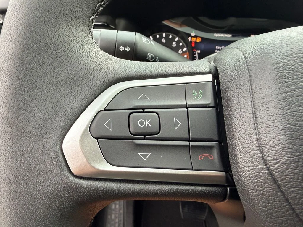 New 2026 Sting-Gray Clearcoat Jeep Latitude image 18
