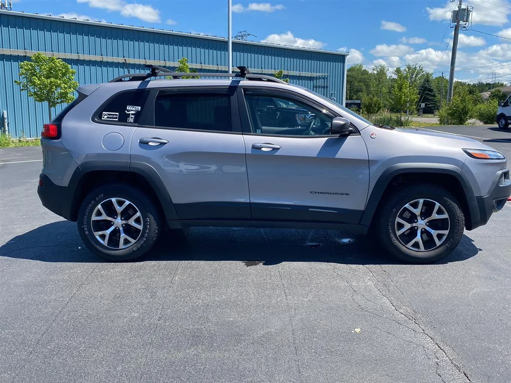 Used 2018 Billet Silver Metallic Clearcoat Jeep Trailhawk image 11