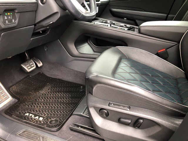 Used 2024 Deep Black Volkswagen 2.0T SEL Premium R-Line image 24