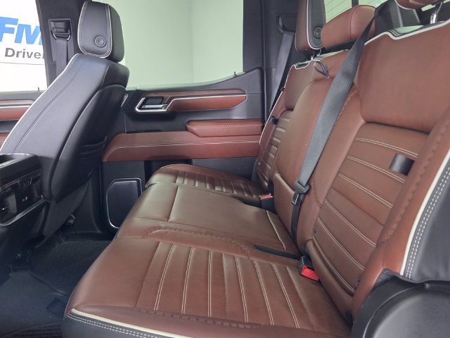 Used 2022 White GMC Denali Ultimate image 4
