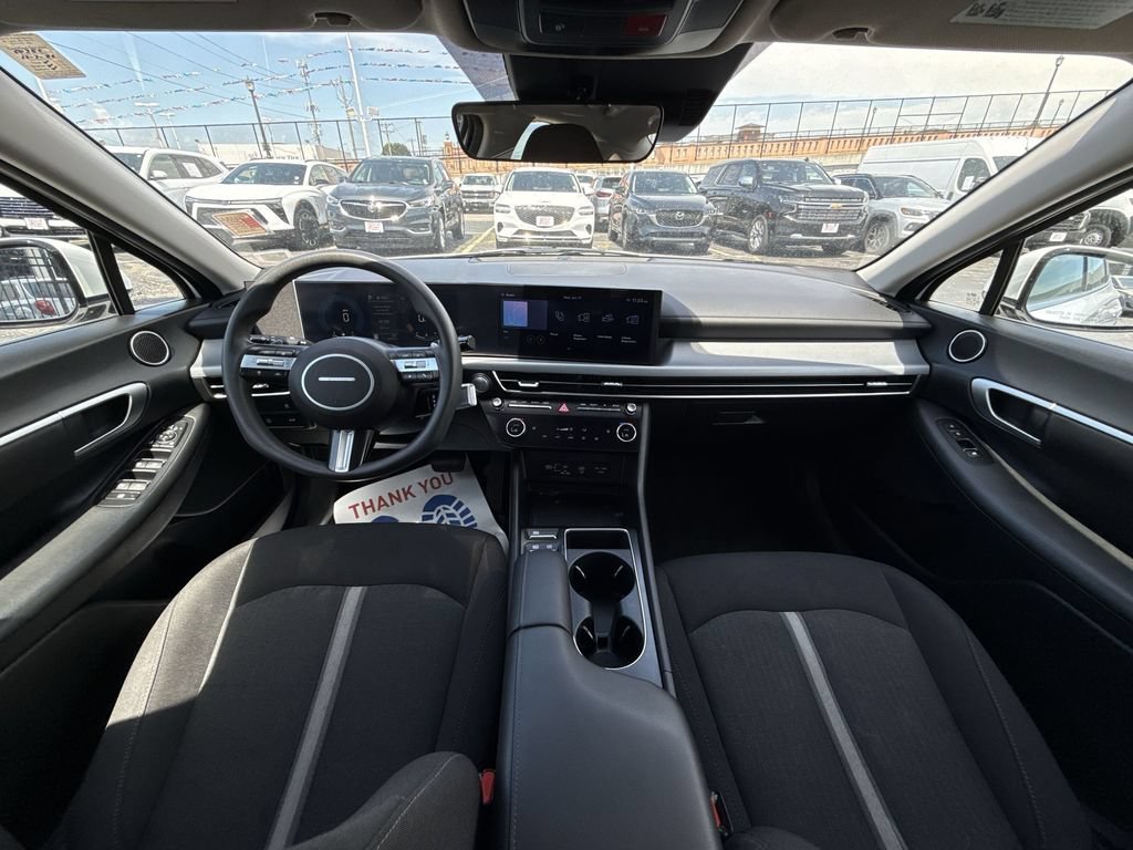 Used 2025 White Hyundai SEL image 12