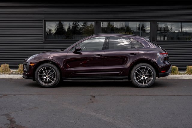 2023 Porsche Macan T photo 2