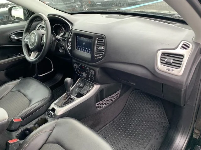 Used 2018 Black Jeep Latitude image 13