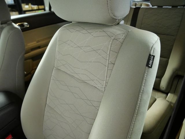 Used 2015 Red Ford Base image 18