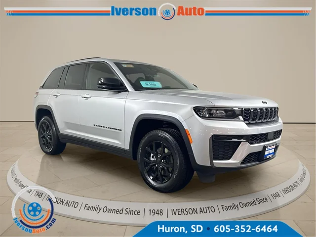 2026 Jeep Grand Cherokee Laredo Altitude