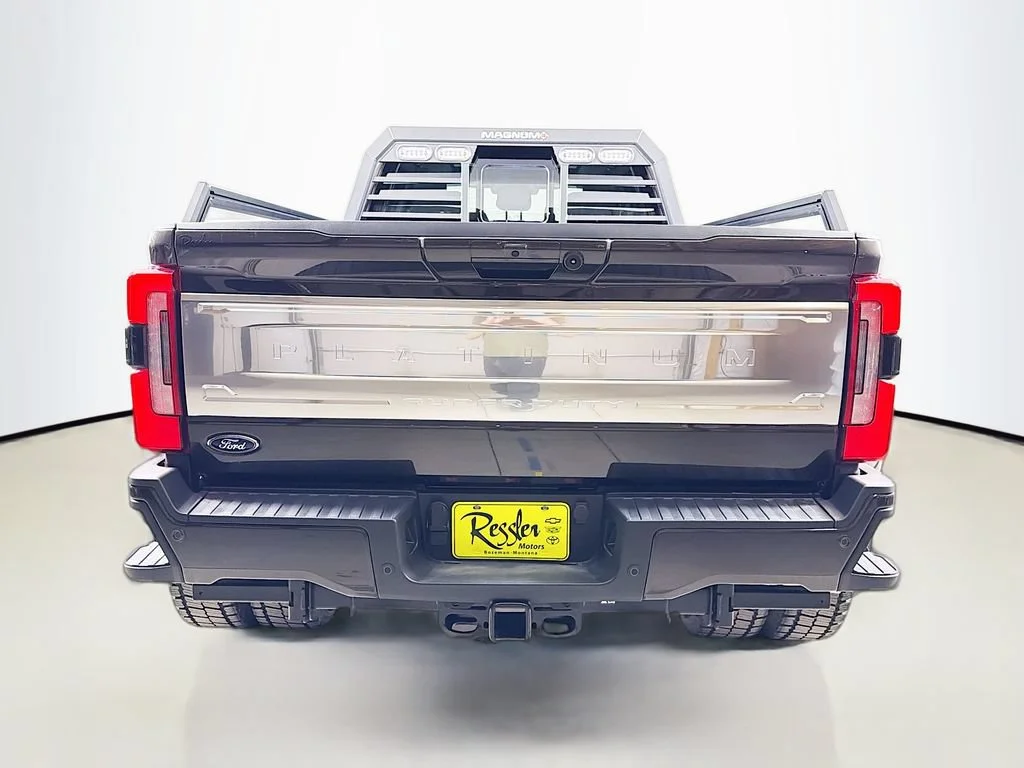 Used 2025  Ford XL image 7