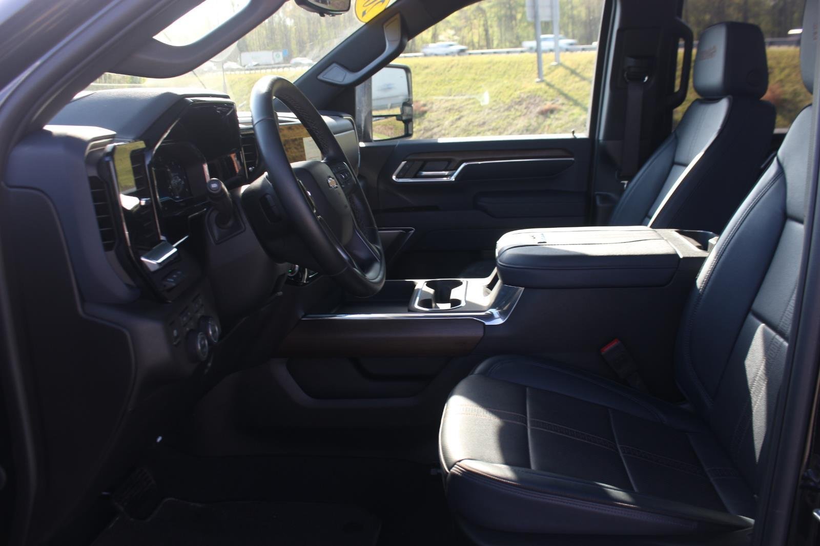 Used 2025 Black Chevrolet High Country image 16
