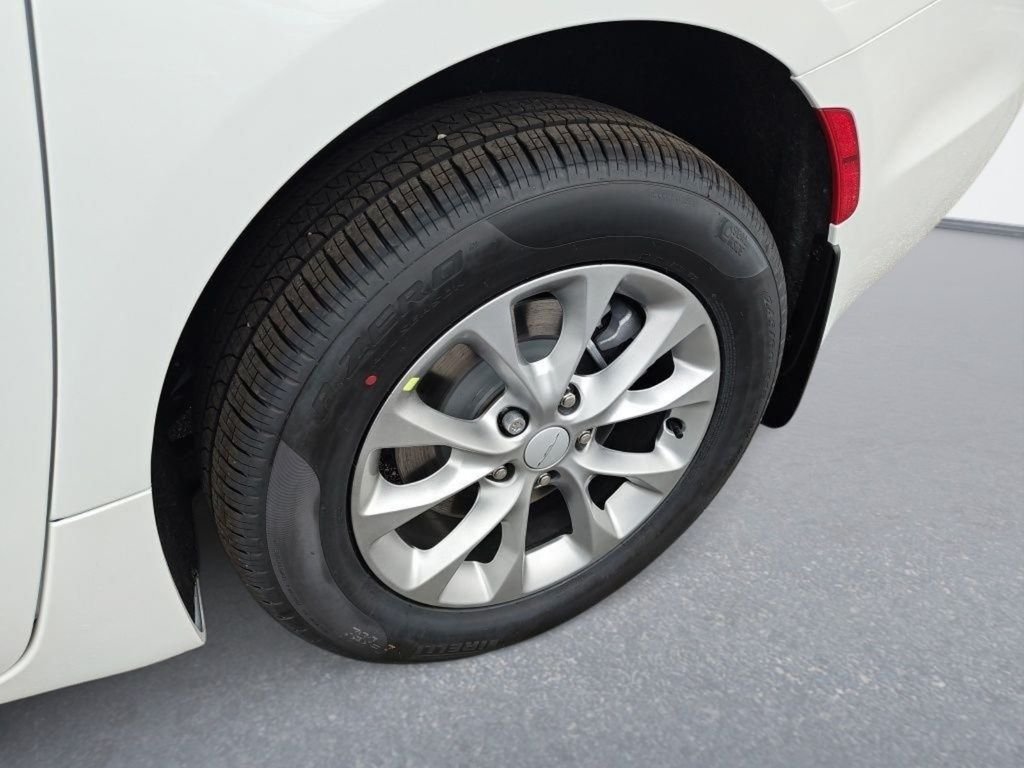New 2027 Bright White Clear-Coat Exterior Paint Chrysler Select image 10