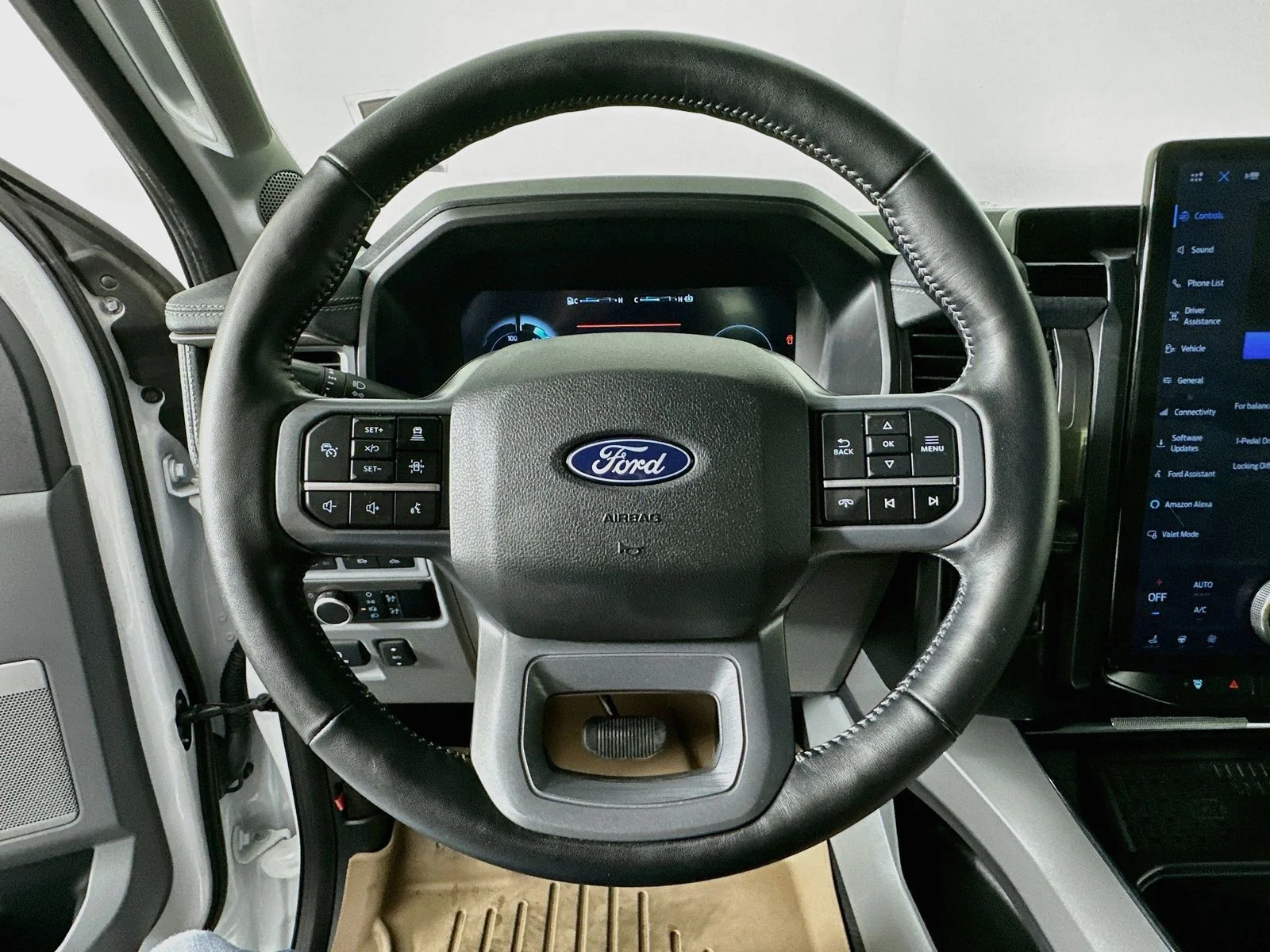 Used 2024 Oxford White Ford Flash image 11