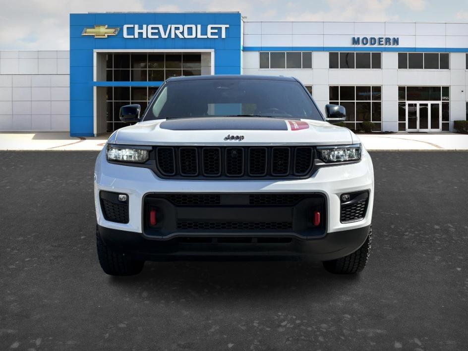 Used 2022 Bright White Clearcoat Jeep Trailhawk image 7