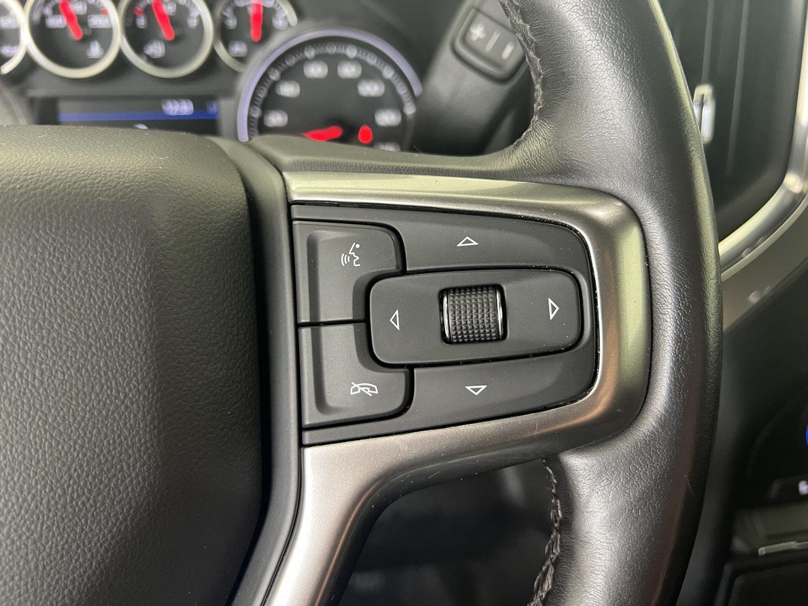 Used 2022 Northsky Blue Metallic Chevrolet LT image 17