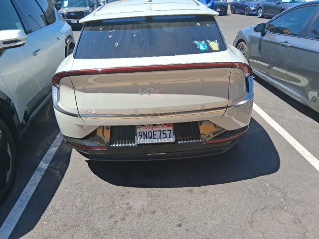 Certified Used 2024 White Kia Wind image 5