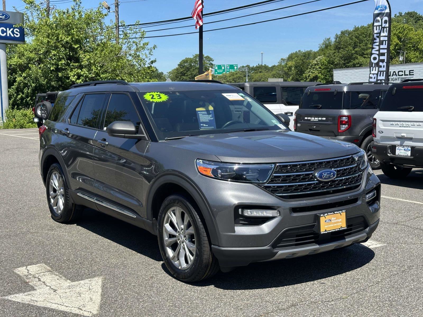 2023 Ford Explorer XLT 4WD's photo
