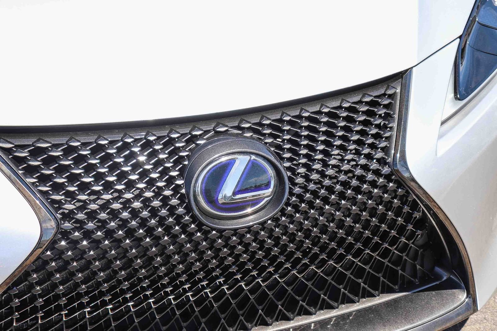 Used 2019 Silver Lexus 500h image 13