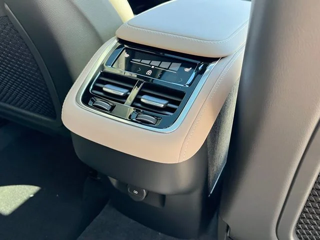 2025 Volvo XC90 Core - Photo 30
