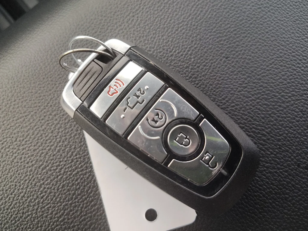 Used 2024 Iconic Silver Metallic Ford LARIAT image 25