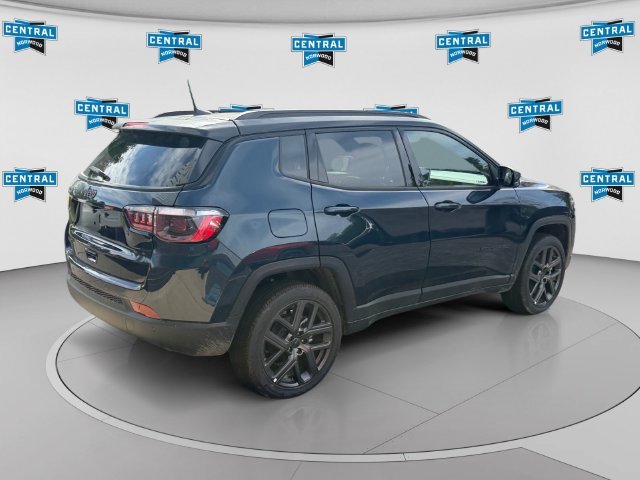 New 2026 Fathom Blue Pearl-Coat Exterior Paint Jeep Limited image 5