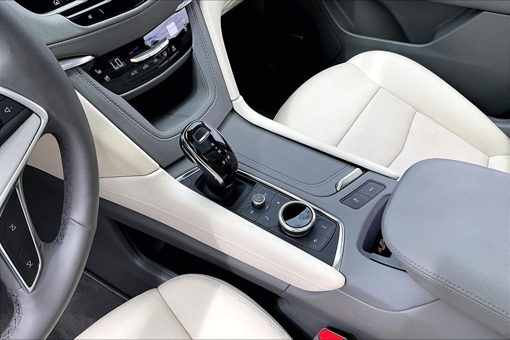 Used 2025 Silver Cadillac Premium Luxury image 14