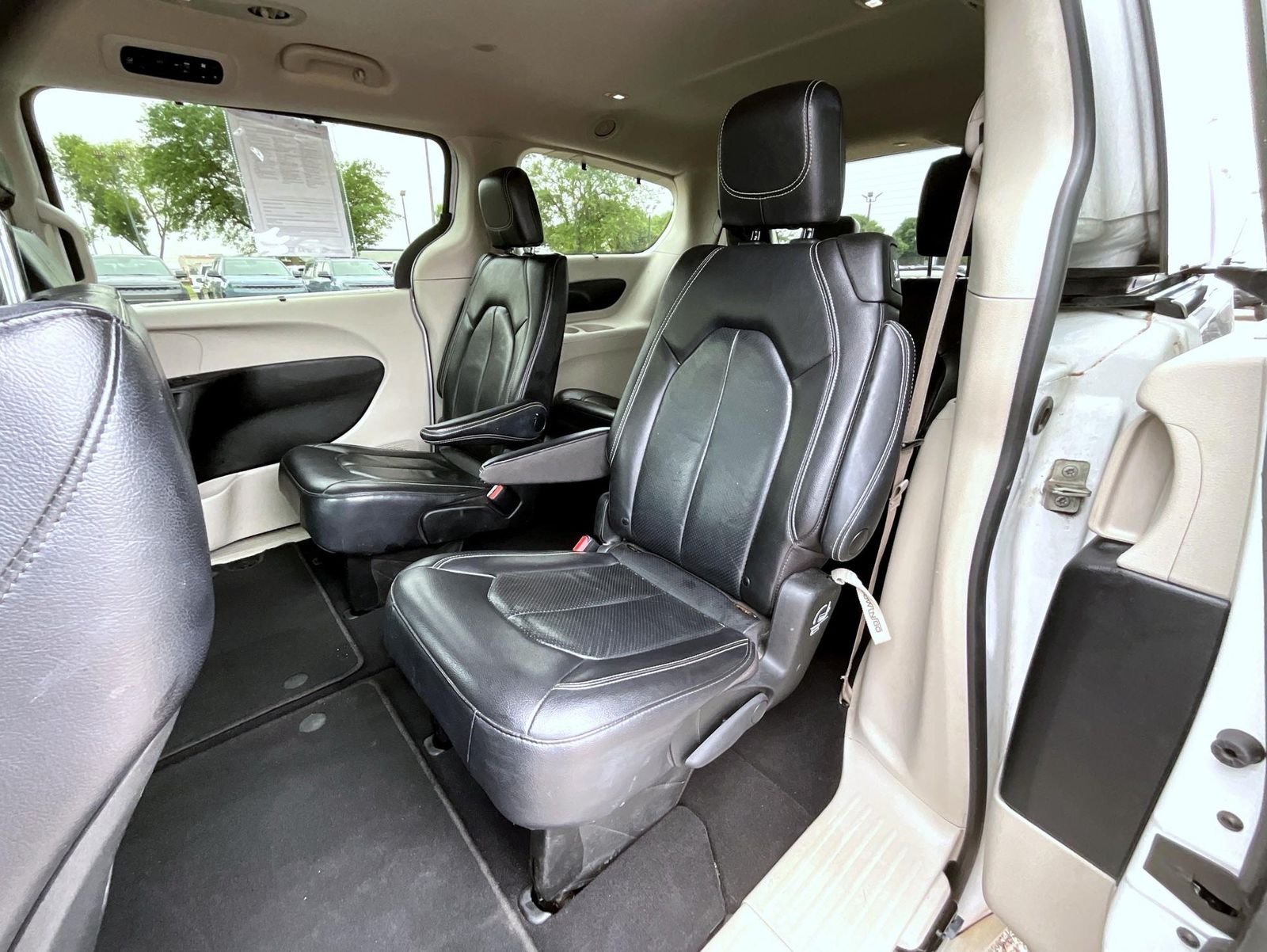 Certified Used 2022 White Chrysler Touring L image 20