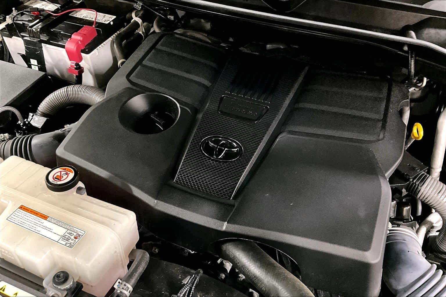 Used 2023 Wind Chill Pearl Toyota Limited image 33