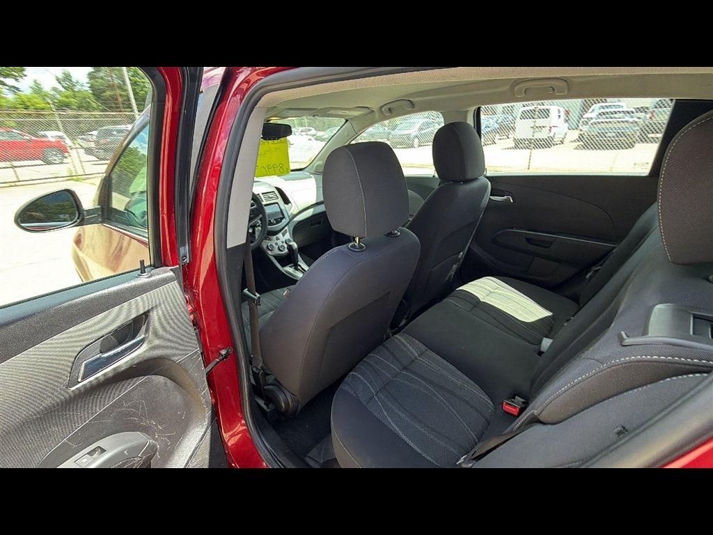 Used 2016 CRYSTAL RED TINTCOAT Chevrolet LT image 21