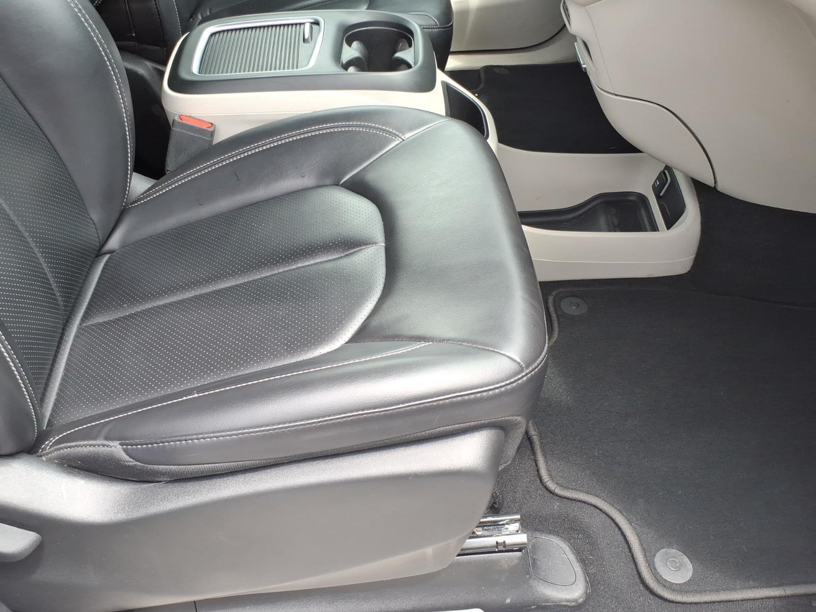 Used 2023 Bright White Clearcoat Chrysler Touring L image 18