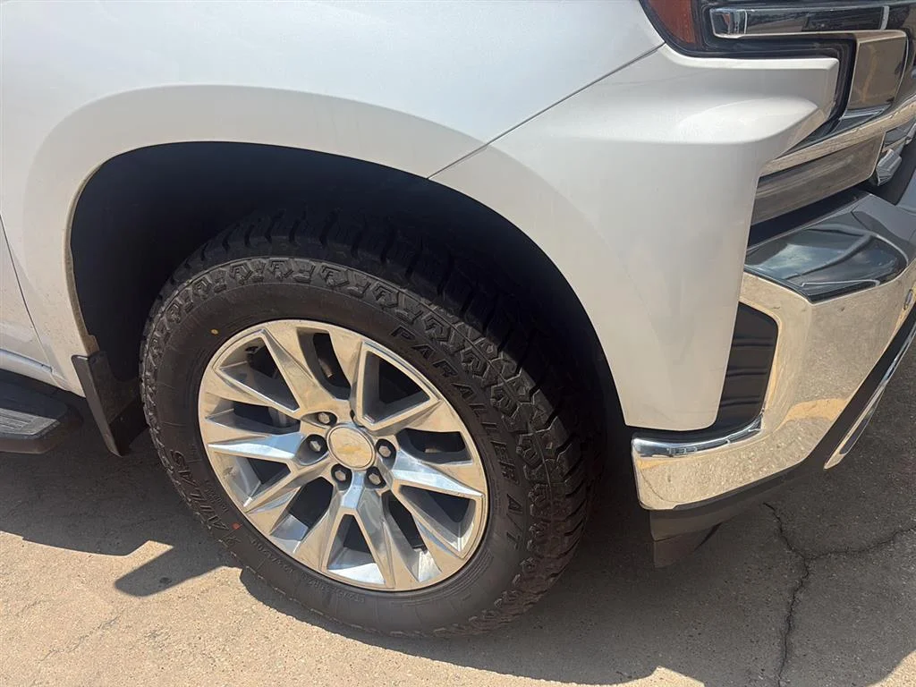 Used 2021 Iridescent Pearl Tricoat Chevrolet LTZ image 4
