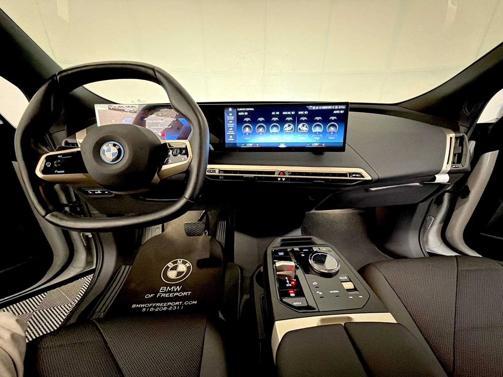 Used 2023 Alpine White BMW xDrive50 image 17