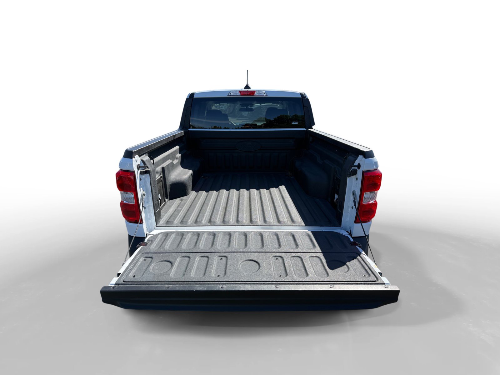 Used 2026 Oxford White Ford XLT image 17