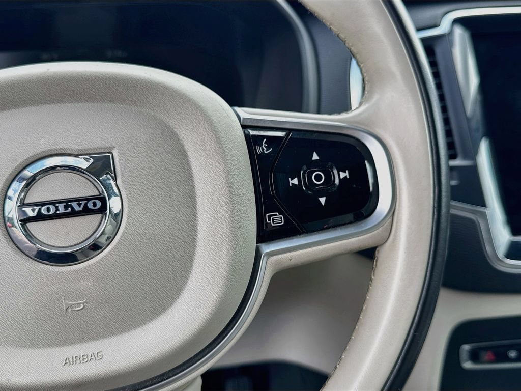 Used 2020 Black Volvo Momentum image 13