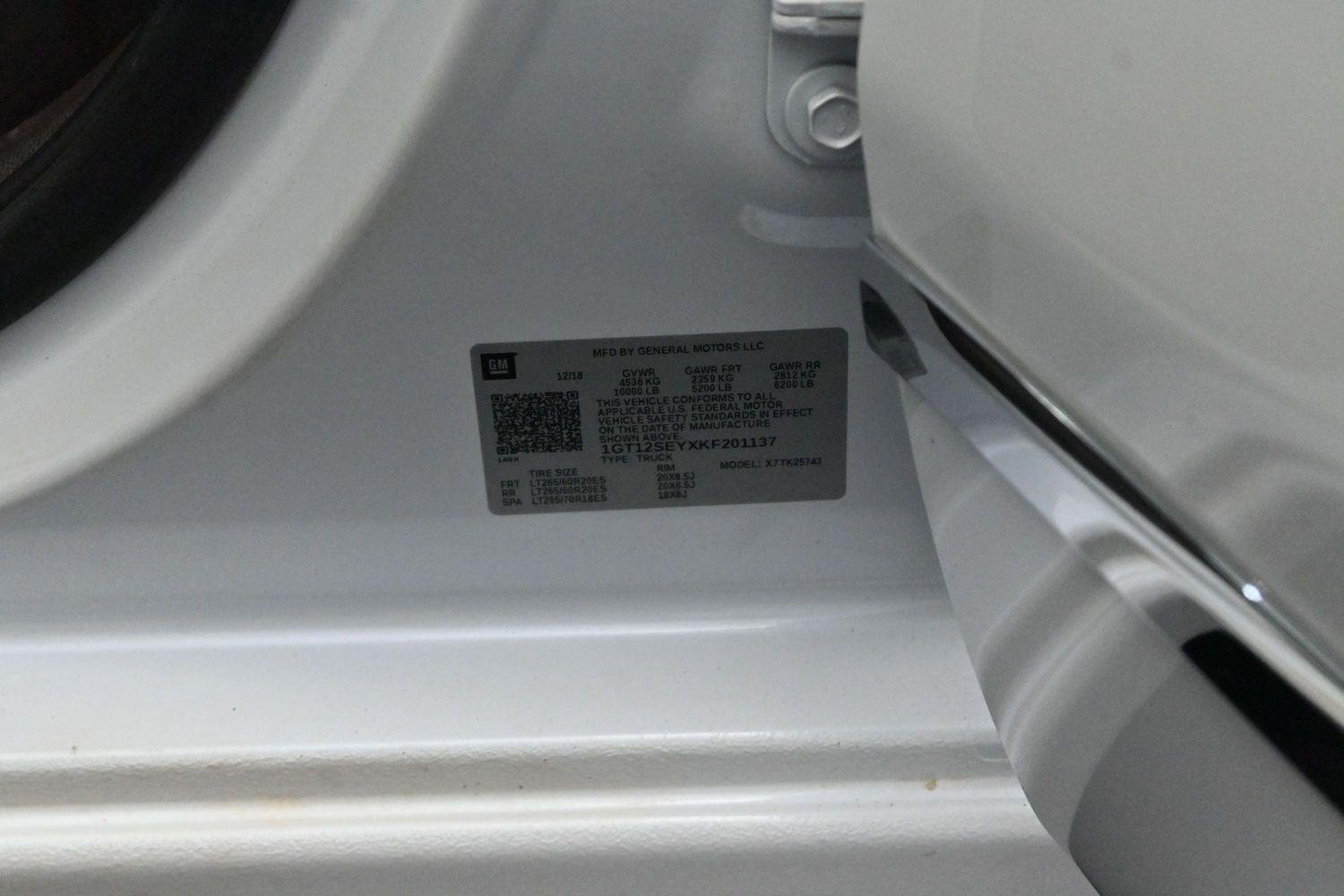 Used 2019 White Frost Tricoat GMC Denali image 36