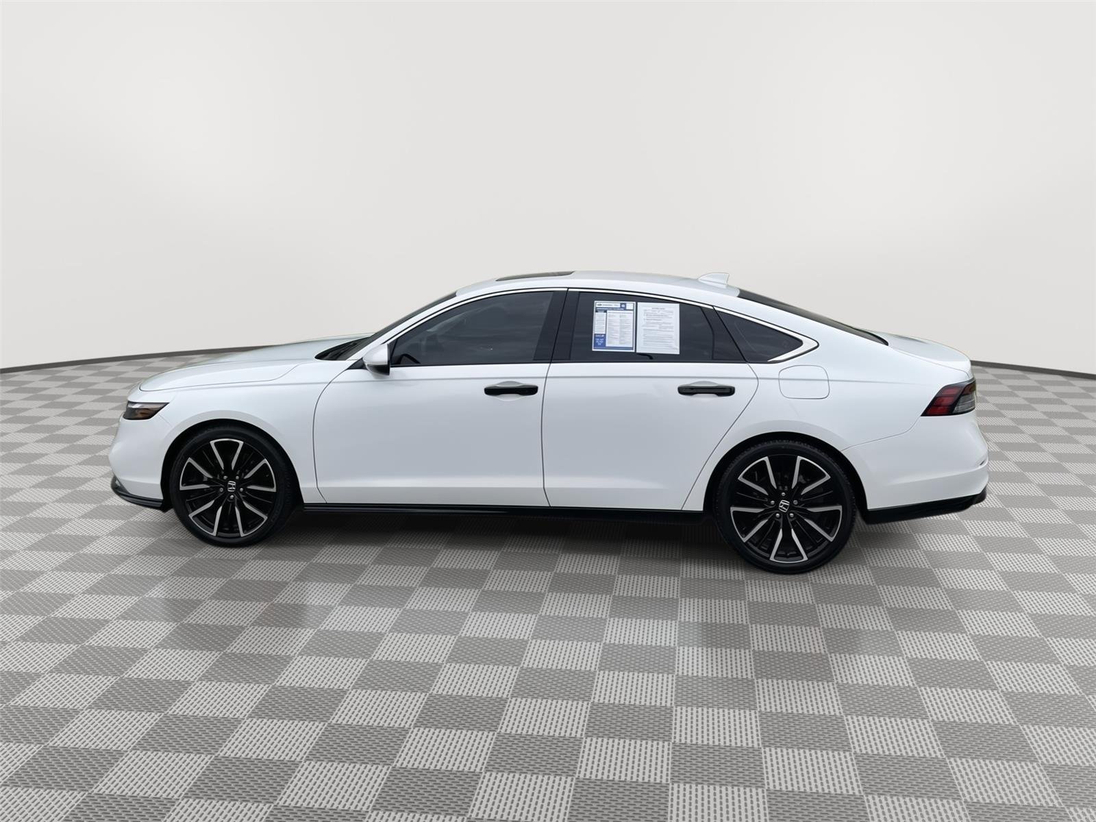 Used 2023 Platinum White Pearl Honda Touring image 12