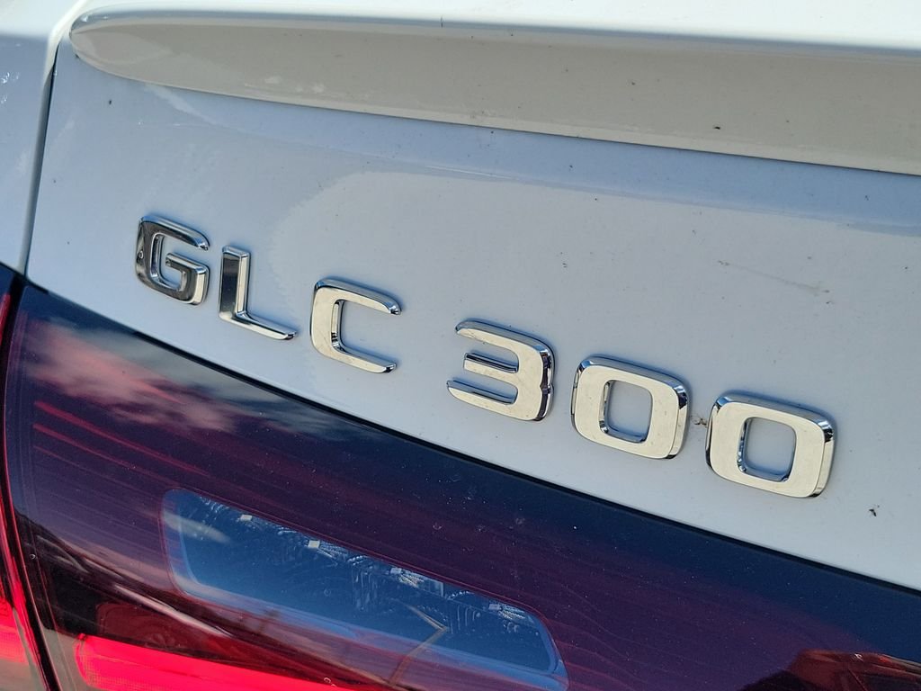 New 2027 MANUFAKTUR Moonlight White Metallic Mercedes-Benz GLC 300 image 8