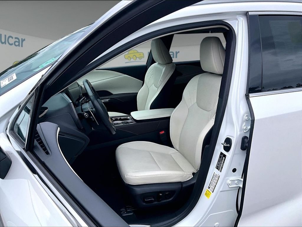 Used 2023 White Lexus 350 Premium image 10
