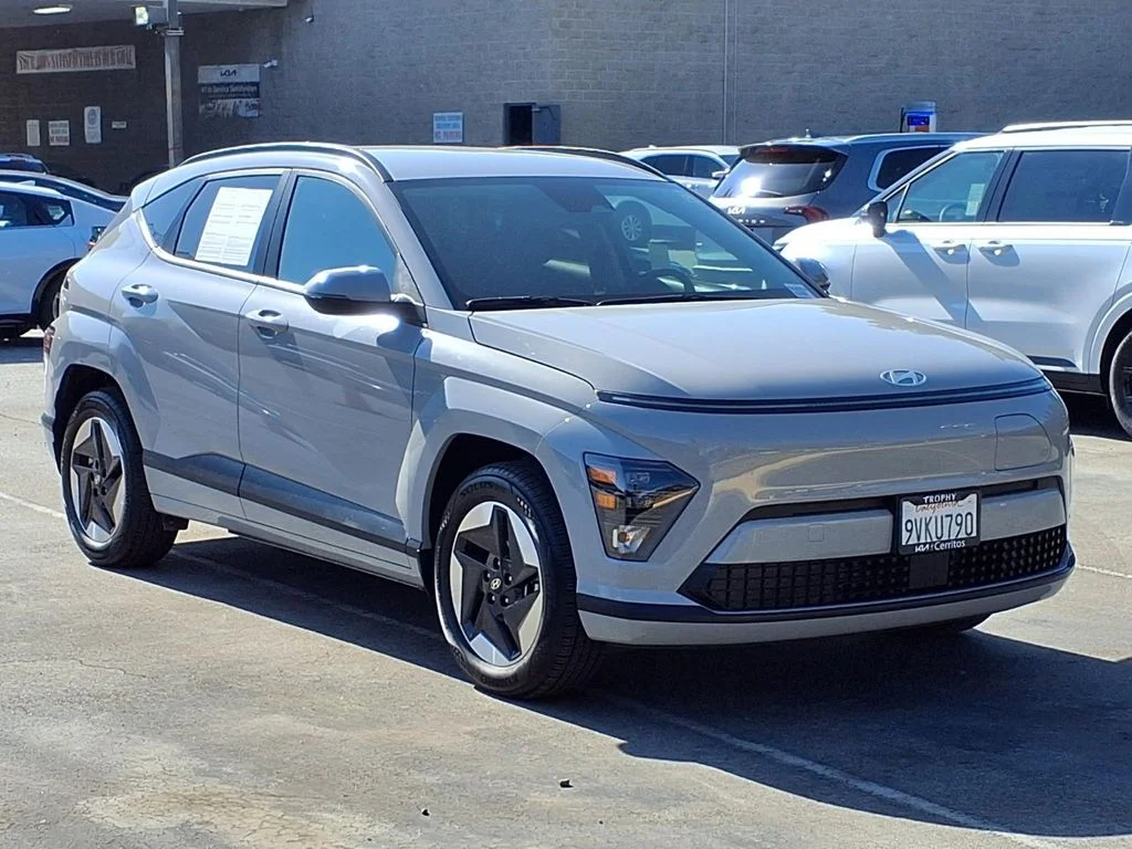 Used 2025 Gray Hyundai SEL image 7