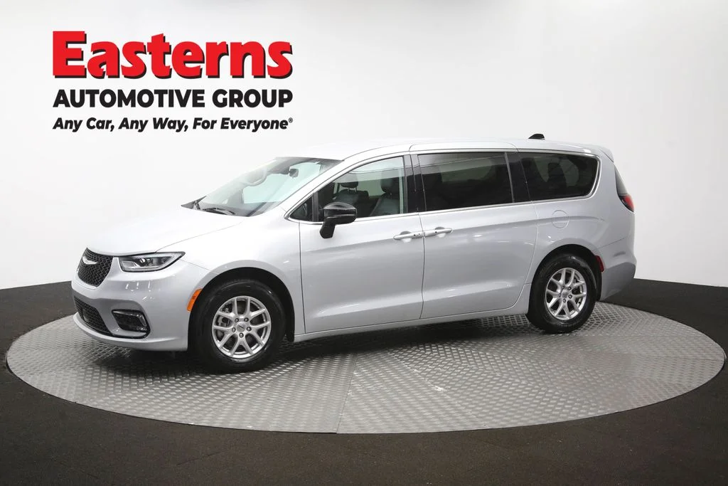Used 2024 Silver Chrysler Touring L image 59