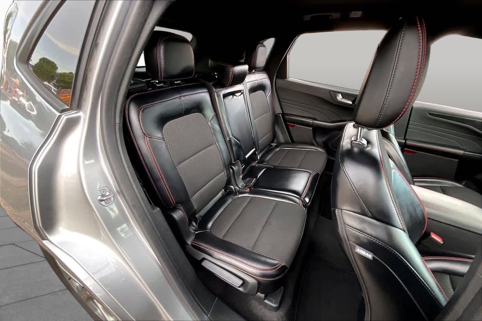 Used 2024 Iconic Silver Metallic Ford ST-Line image 19