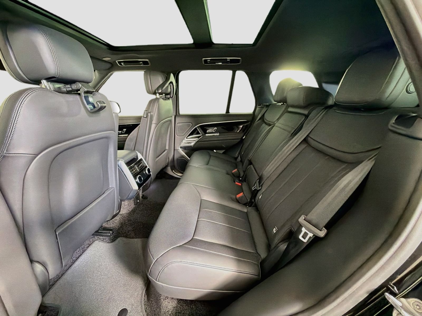 New 2026 Santorini Black Land Rover SE image 27