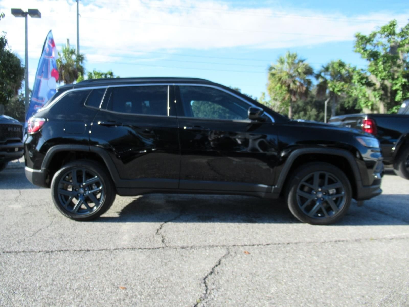 New 2026 Diamond Black Crystal Pearlcoat Jeep Latitude image 2