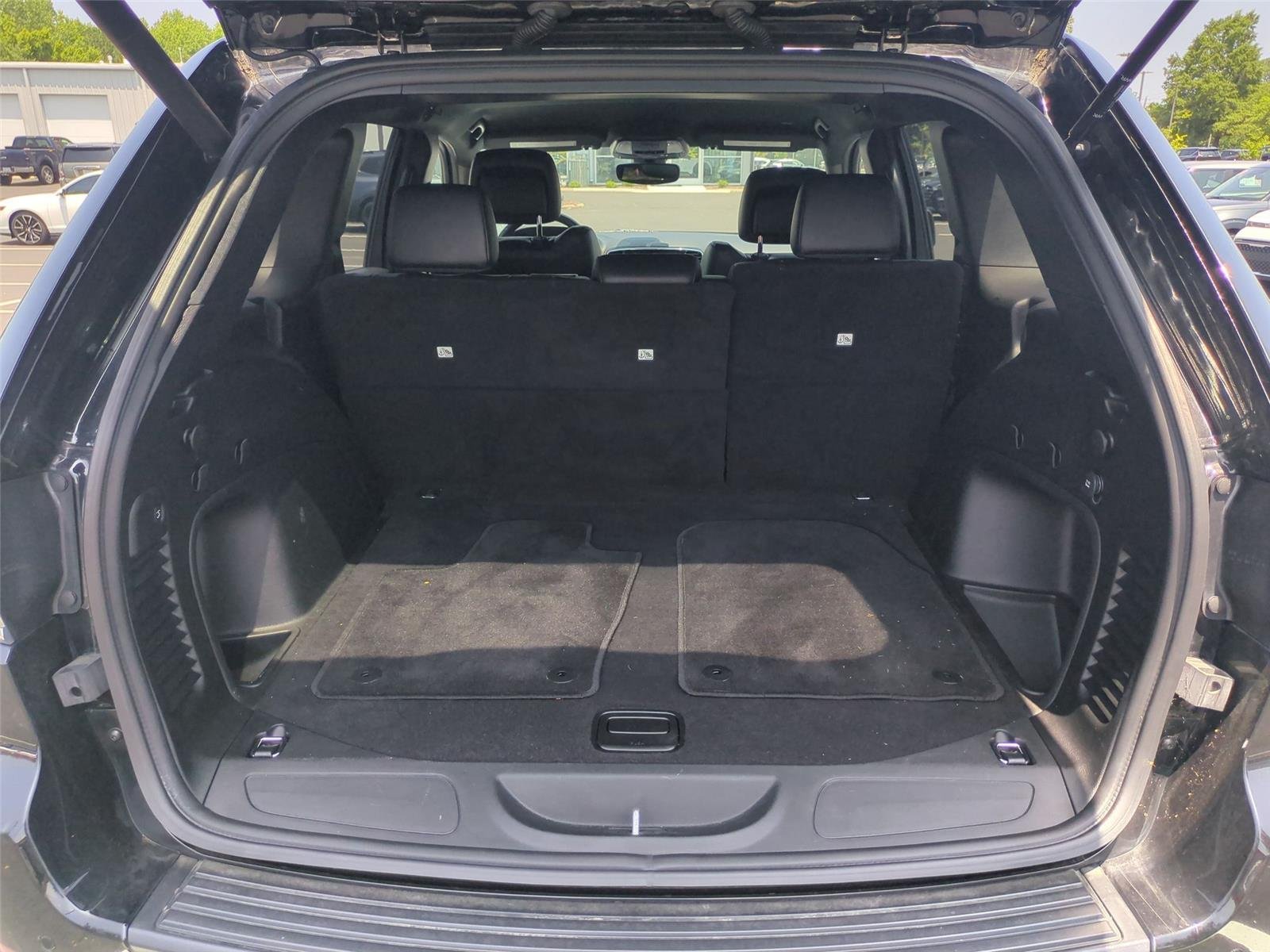 Used 2022 Diamond Black Crystal Pearlcoat Jeep Laredo X image 35