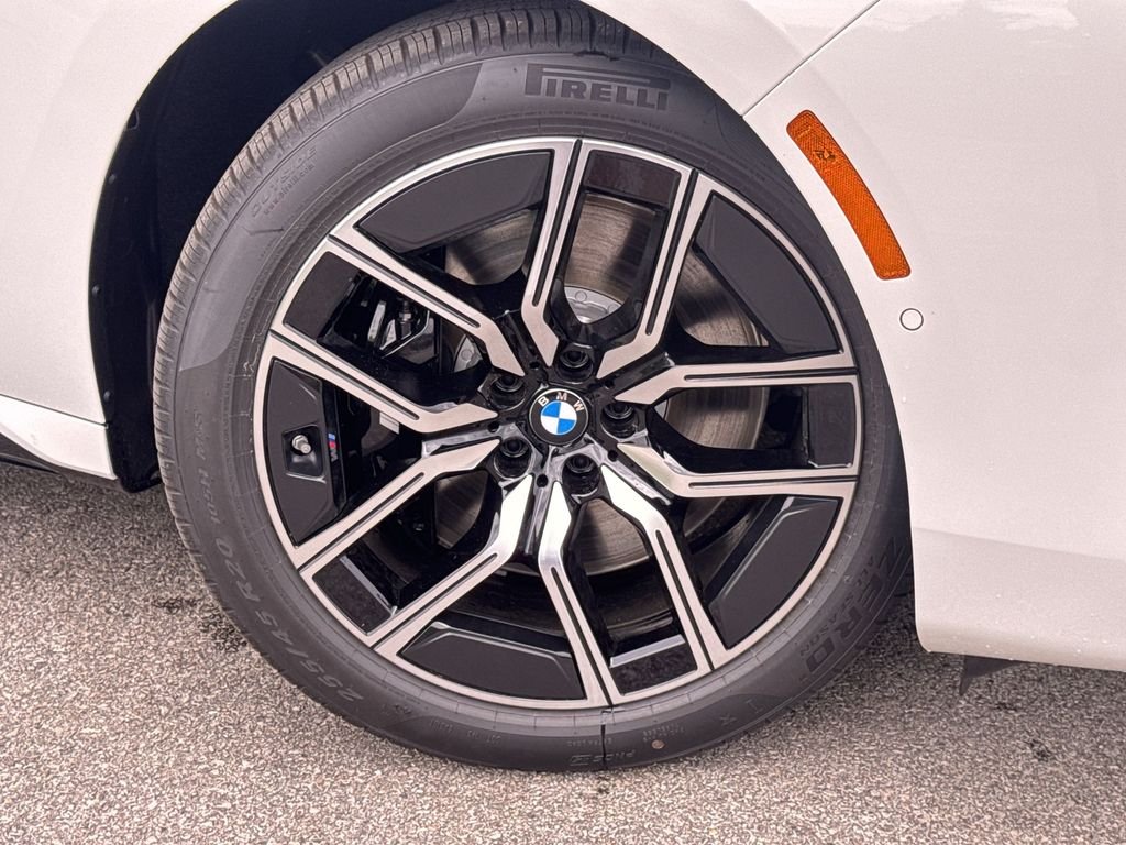 Used 2026 Alpine White BMW 760i xDrive image 19
