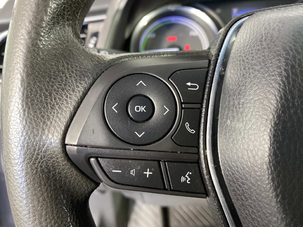 Used 2020 Silver Toyota LE image 18